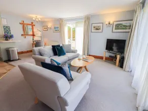 Lakeside Cottage - Image 4