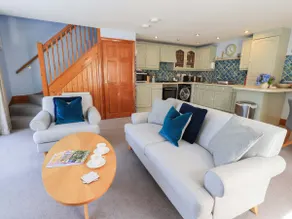 Lakeside Cottage - Image 3