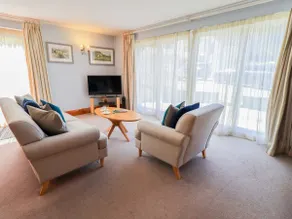 Lakeside Cottage - Image 5