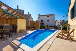 Villa Ivona with heated pool in Rovinj - Image 4