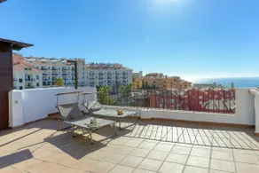 Stunning Sea View Penthouse Near the Beach - Image 2
