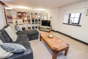 Mary Ann Apartment - Image 4