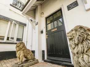 The Town House - Image 2