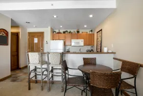 224 Chapel Square - Image 3
