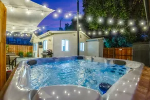 Modern Cottage, Hot Tub, Bistro Patio, Putting Green, Walk to All! - Image 3