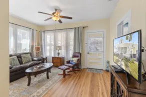 Eva Maes -Downtown Waterfront Cottage Amazing View - Image 2