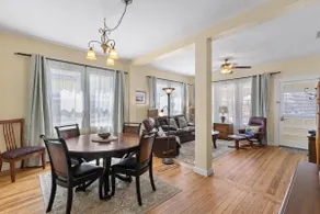 Eva Maes -Downtown Waterfront Cottage Amazing View - Image 5