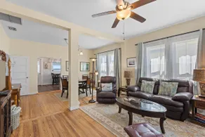 Eva Maes -Downtown Waterfront Cottage Amazing View - Image 4