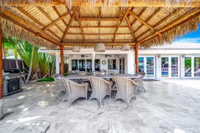 Heated Pool+Waterfront! Tiki Hut+1 Mile To Beach! - Image 2