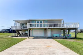 Walk to Beach & Bay: Galveston Home w/ Pier Access - Image 3
