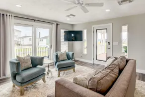 Walk to Beach & Bay: Galveston Home w/ Pier Access - Image 4