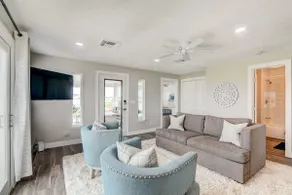 Walk to Beach & Bay: Galveston Home w/ Pier Access - Image 5