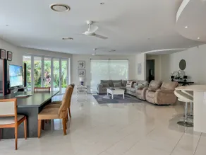 Walk to Golf Course, Lagoon Pool, Coastal Lux Home - Image 5
