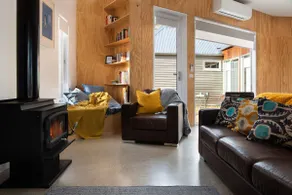 Reader's Rest - Dog friendly renovated miners cottage in Clunes! - Image 2