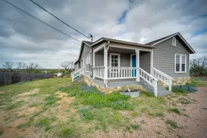 Pet-Friendly Texas Retreat w/ Deck & Gas Grill! - Image 3