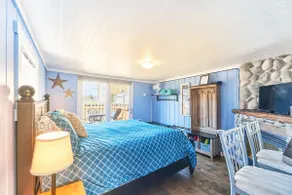 Romantic, Walk to town and beach, Private (Beachside) - Image 4