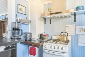 Romantic, Walk to town and beach, Private (Beachside) - Image 3
