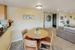 Dog-friendly lower level of duplex w/ enclosed dec - Image 5
