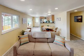 Dog-friendly lower level of duplex w/ enclosed dec - Image 2