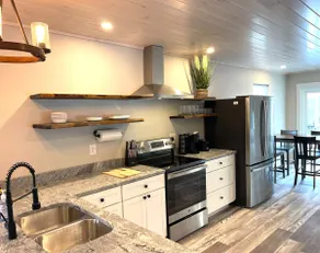 New Modern 3 br 2 bth Walking Trails shopping - Image 3