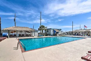 Walk to Sea Isle Beach: Group Getaway w/ Deck! - Image 3