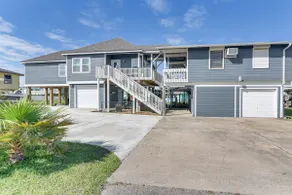 Walk to Sea Isle Beach: Group Getaway w/ Deck! - Image 2