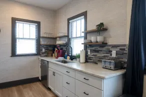 Blue Haven | 2 bed 1 bath | 5 mins to Sanford - Image 3