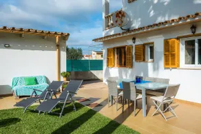 Holiday Home \"Villa Marys\" close to the Sea with Private Garden & Wi-Fi - Image 2