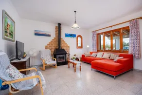 Holiday Home \"Villa Marys\" close to the Sea with Private Garden & Wi-Fi - Image 4
