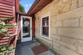Hot Tub-Main Street-King Bed-Courtyard - Image 5