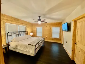 Cabin at Chitt's Creek - Image 5