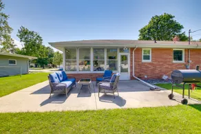 Walk to Lambeau Field: Green Bay Retreat - Image 3