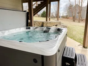 Private Retreat, Hot Tub, Games, Pool Access - Image 3