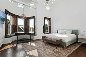 Historic-7BR/4.5BA-Walk to DC Sights + Parking - Image 4