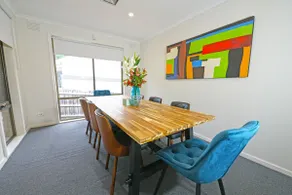 Maroondah 3BR Brick Entire Home Free Wi-Fi Parking - Image 5
