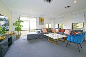 Maroondah 3BR Brick Entire Home Free Wi-Fi Parking - Image 2