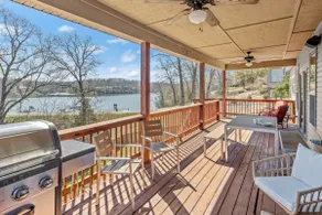 Lakefront Oasis: Hot Tub, Kayaks, & Game Room - Image 2