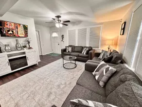 7Min To MCRD•Walk to Market•Fenced Yard for Pets - Image 4