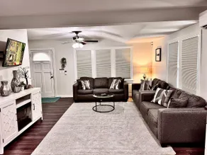 7Min To MCRD•Walk to Market•Fenced Yard for Pets - Image 5