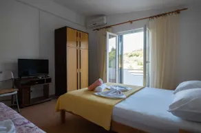 Marina's Apartments - Image 5