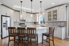 Quiet, Secluded, High End Home Near PDX - Image 2