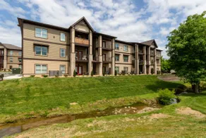 SALE! 2 Min to Pkwy! Luxury Apt Best Price - Image 5