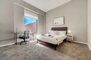 HUGE Loft in Heart of Downtown • Pool/Sauna • Gym - Image 2