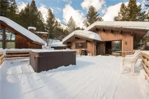 Bray House - Ski-in Ski-out family home - Image 2