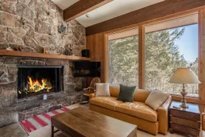 Bray House - Ski-in Ski-out family home - Image 4