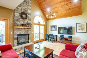 Bear`s Den - Air Conditioning, Hot Tub, Pool Table - Image 5
