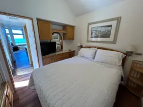 Ocean Front Cabin 15, Jacuzzi & Sensational Views - Image 3