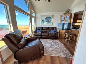 Ocean Front Cabin 15, Jacuzzi & Sensational Views - Image 2