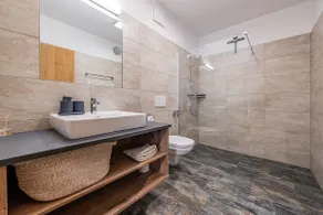 Modern apartment with balcony and access to sauna - Image 5