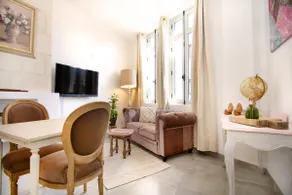 Vintage Apartment-Bathroom with Shower - Image 2